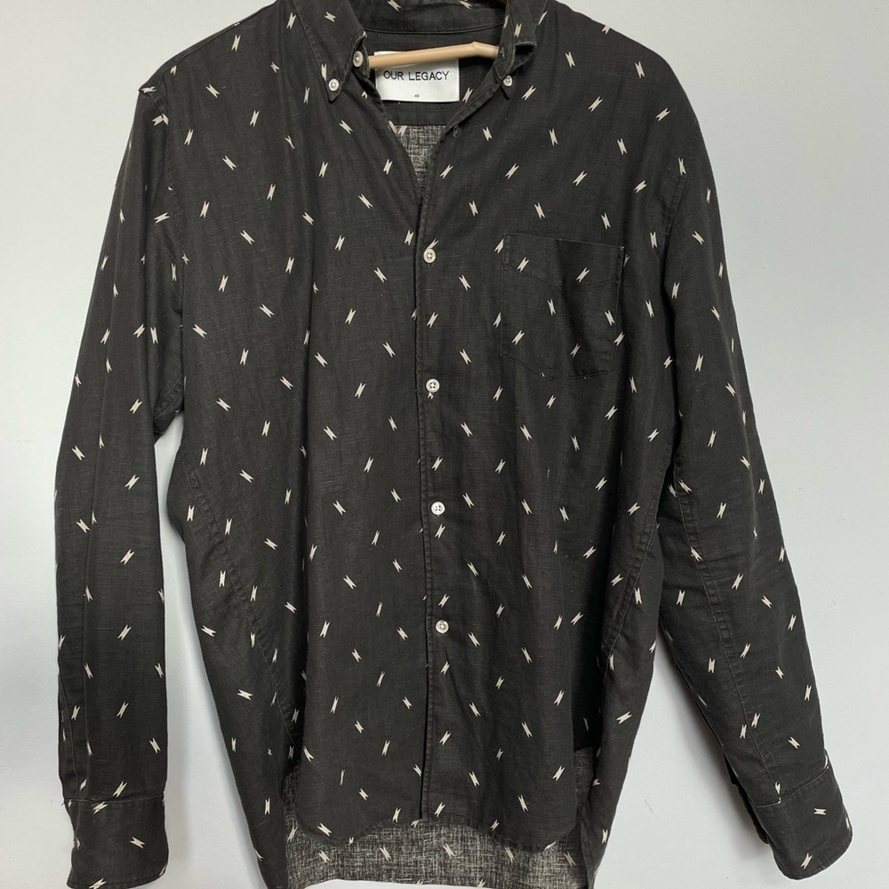 OUR LEGACY long sleeve button down. Dark dark grey with sharp pattern. Cotton.